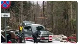 Read more about the article Un șofer a tăiat cu flexul bariera care blochează drumul spre Cota 1.400 din Sinaia