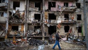 Read more about the article Ministerul rus al Apărării a avertizat că se pregătește să bombardeze mai multe zone din Kiev și cere populației să își părăsească locuințele