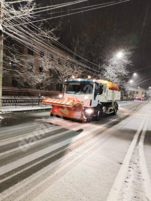 Read more about the article După o iarnă fără zăpadă, avem un martie alb. Șoferii nu pot renunța la cauciucurile de iarnă