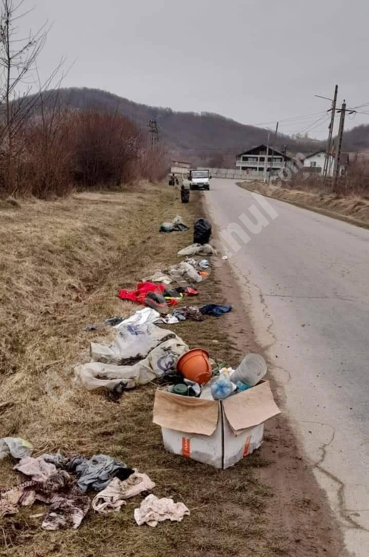 You are currently viewing Cantitate impresionantă de gunoaie, strânsă de pe un tronson de drum de doar 300 m din Aninoasa