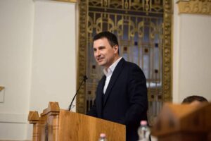 Read more about the article România oferă o soluție integrată pentru eliminarea deșeurilor plutitoare de pe cursurile de apă din vestul țării