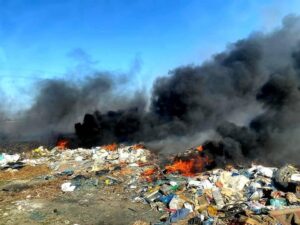 Read more about the article Două hectare de vegetație uscată și resturi menajere au ars astăzi în Giurgiu