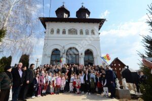 Read more about the article SLUJIRE ARHIEREASCĂ CU PRILEJUL HRAMULUI LA PAROHIA MĂRCEȘTI DIN ARHIEPISCOPIA TÂRGOVIȘTEI