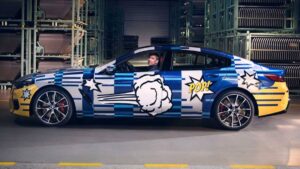 Read more about the article Două exemplare BMW The 8 X Jeff Koons, de 350.000 de euro fiecare, au fost vândute în România