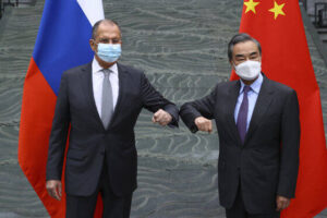 Read more about the article Ministrul de Externe al Rusiei a ajuns în China pentru prima dată după invazia Ucrainei