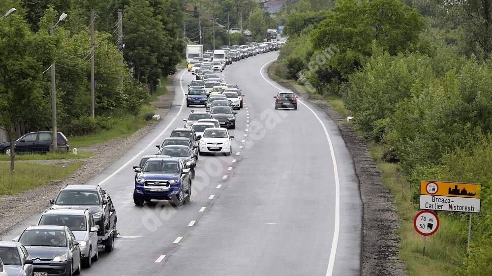 You are currently viewing Polițiștii recomandă să optăm pentru rute alternative, dacă mergem, spre Valea Prahovei