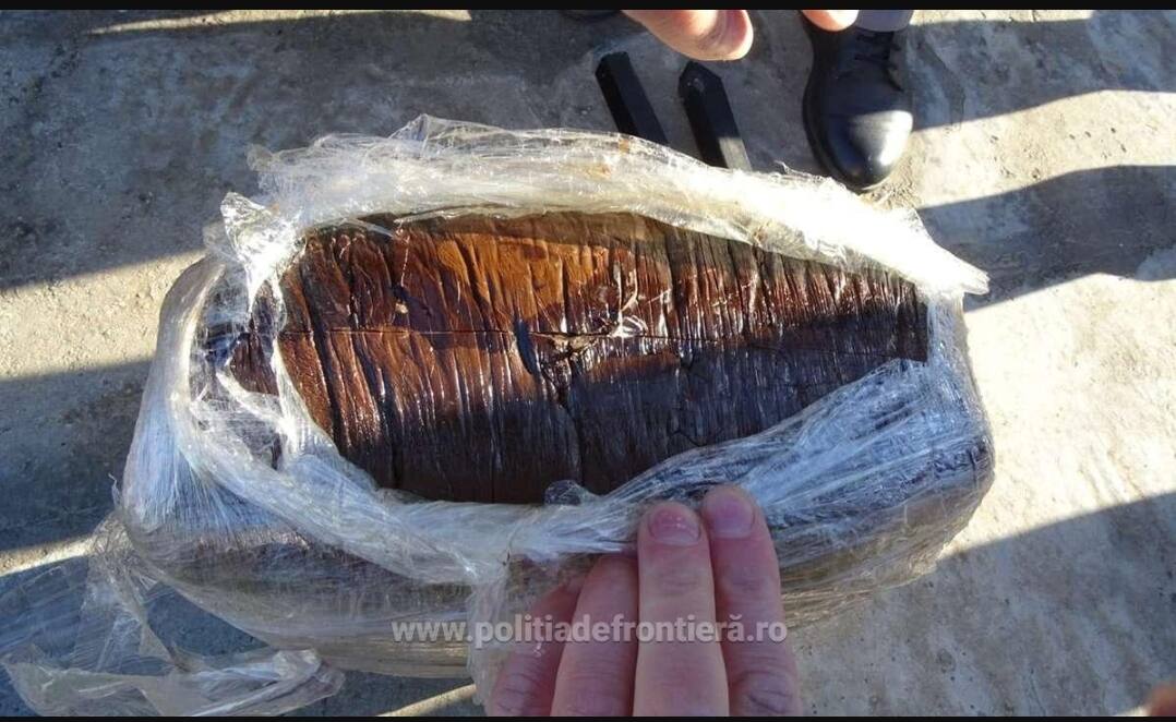 You are currently viewing Peste 38 de kilograme de opiu, descoperite ascunse în două grătare metalice, la PTF Calafat