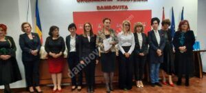 Read more about the article 19 elevi cu rezultate școlare foarte bune au fost premiați, astăzi, de Organizația Femeilor Social Democrate Târgoviște