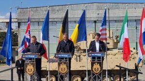 Read more about the article Klaus Iohannis a vizitat Baza 57 Aeriană de la Mihail Kogălniceanu, împreună cu Prim-ministrul Regatului Belgiei, Alexander De Croo