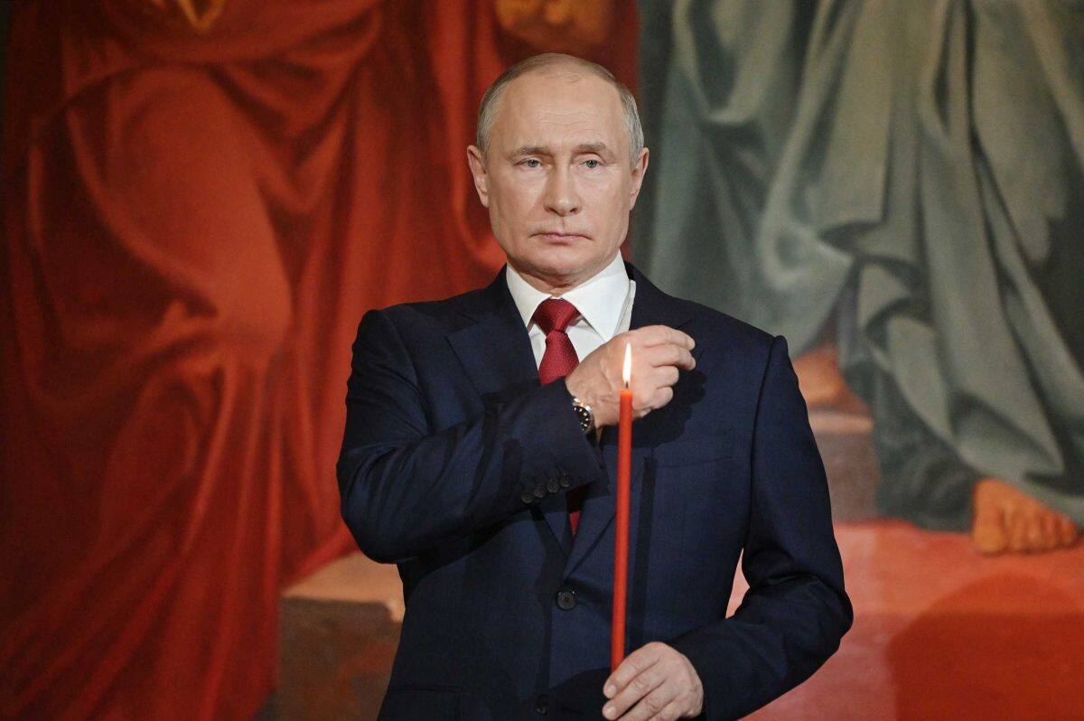You are currently viewing Putin a participat la slujba de Înviere la Catedrala din Moscova