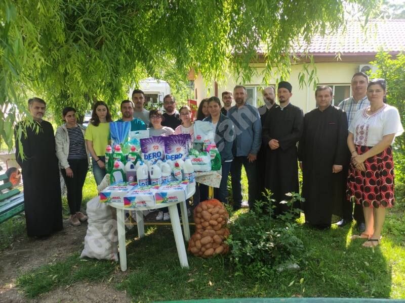 You are currently viewing CENTRUL REZIDENȚIAL PENTRU PERSOANE VÂRSTNICE DIN RĂCARI A PRIMIT DARURI DIN PARTEA UNOR PAROHII ALE ARHIEPISCOPIEI TÂRGOVIȘTEI