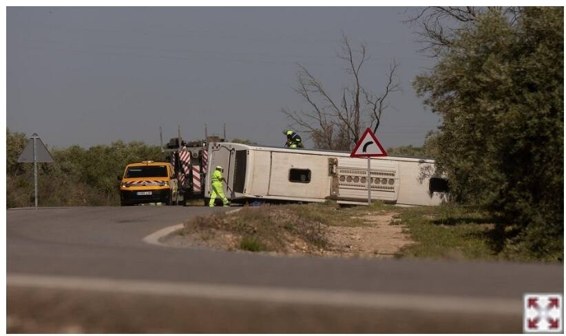 You are currently viewing Un autobuz cu muncitori români s-a răsturnat în Spania. Doi români au murit, iar alţi trei sunt răniţi grav