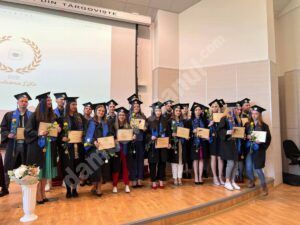 Read more about the article Facultatea de Stiințe Economice din cadrul UVT a organizat, astăzi, Festivitatea de absolvire a promoției 2022