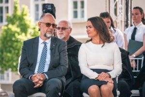 Read more about the article Kelemen Hunor, o nouă întâlnire cu președinta Ungariei la inaugurarea unei statui la Alba Iulia