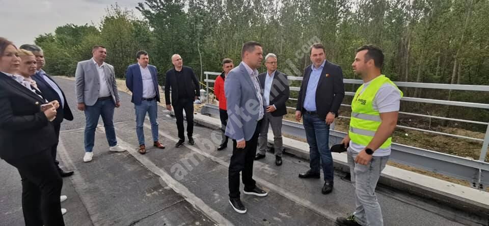 You are currently viewing În curând se va redeschide circulația pe podul de la Corbii Mari. Astăzi, se toarnă asfaltul