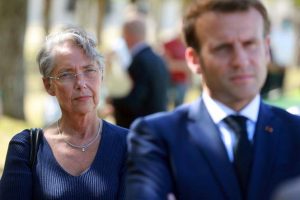 Read more about the article Președintele Franței a refuzat demisia premierului, după pierderea majorității în parlament