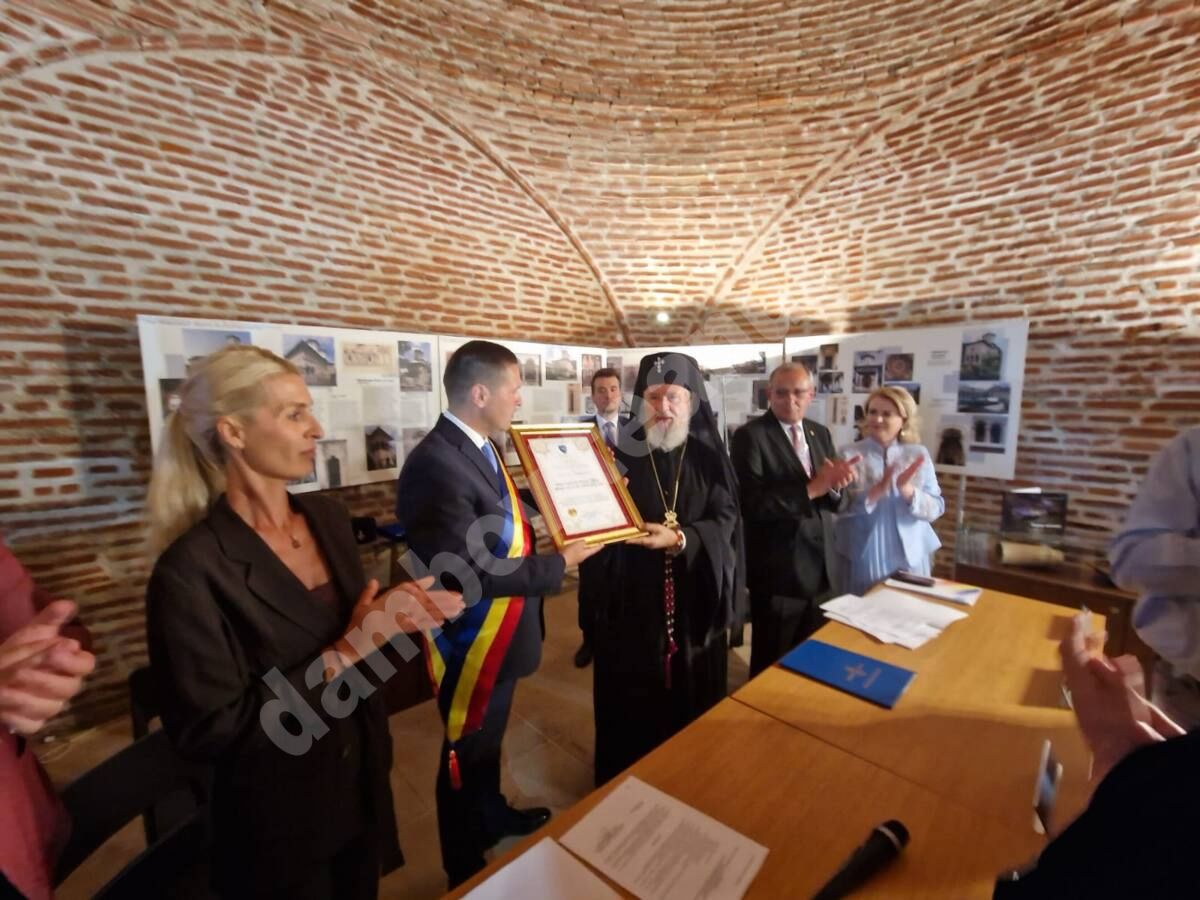 You are currently viewing MITROPOLITUL NIFON A PRIMIT TITLUL DE CETĂȚEAN DE ONOARE AL JUDEȚULUI DÂMBOVIȚA
