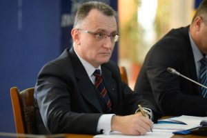 Read more about the article Ministrul Educației vrea ca elevii de gimnaziu să primească calificative de tipul “admis/respins” la educație fizică, muzică, desen