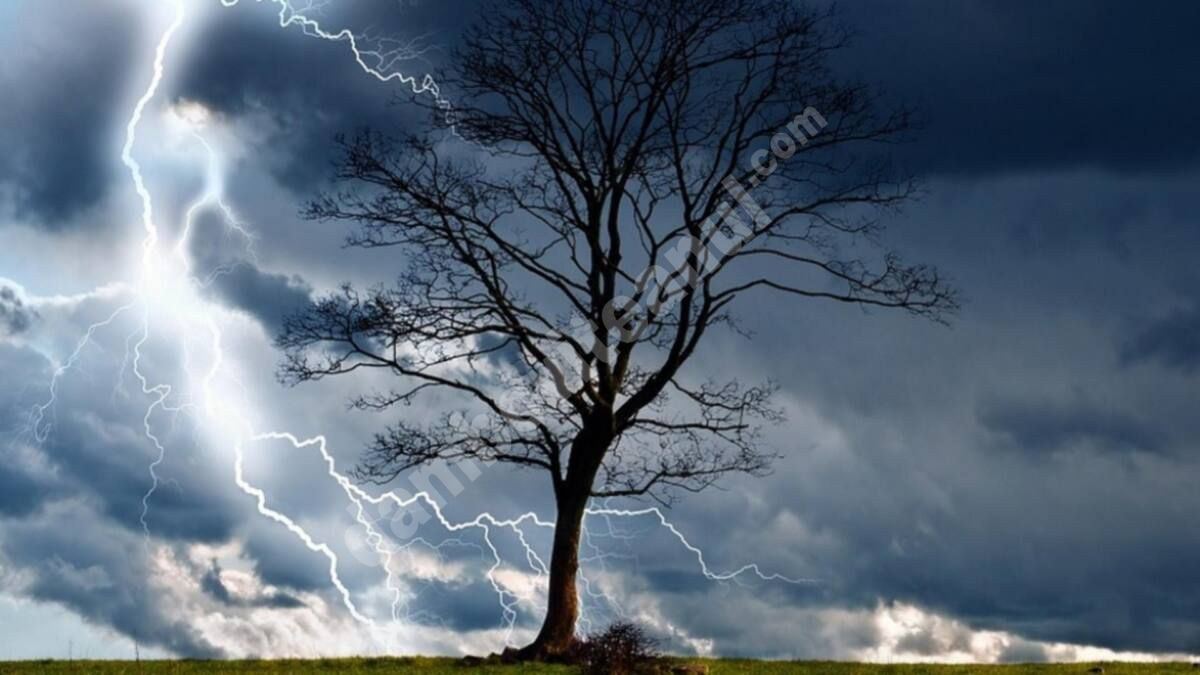 You are currently viewing Deși normale pentru acest sezon, furtunile din ultimele zile îi îngrijorează pe climatologi prin intensitate
