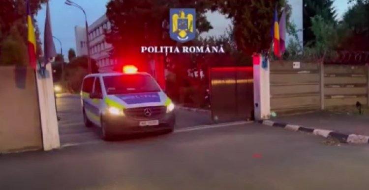 You are currently viewing Polițiștii efectuează 43 de percheziții în 8 județe, într-un dosar ce vizează traficul internațional de mașini de lux