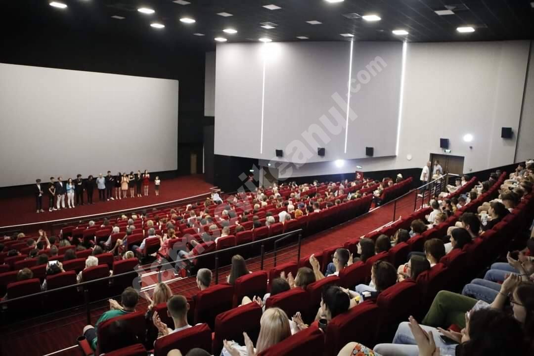 You are currently viewing Sală plină, aseară, la premiera filmului ”Revizorul”, în regia profesorului dâmbovițean Ștefanis Lupu