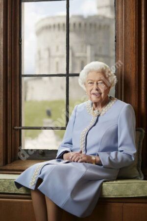 Read more about the article A fost publicat portretul oficial al reginei Elisabeta a II-a, pentru Jubileul de Platina