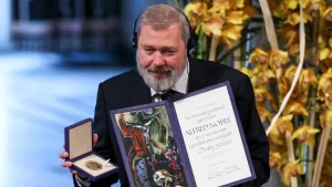 Read more about the article Jurnalistul rus care a câștigat Premiului Nobel pentru Pace, anul trecut, și-a vândut medalia pentru copiii refugiați din Ucraina
