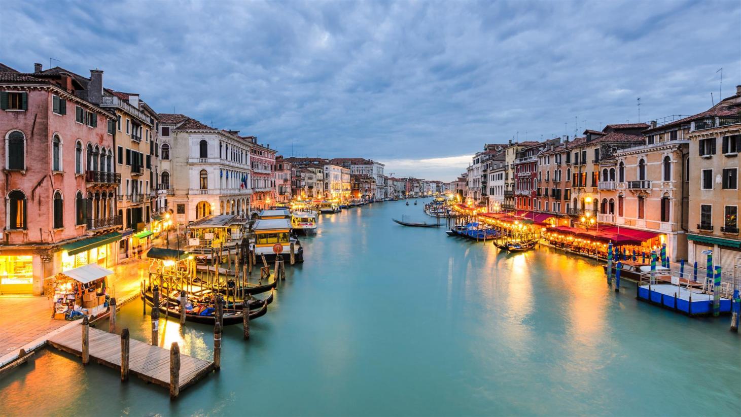You are currently viewing Veneția va deveni primul oraș din lume care va cere turiștilor o taxă de intrare