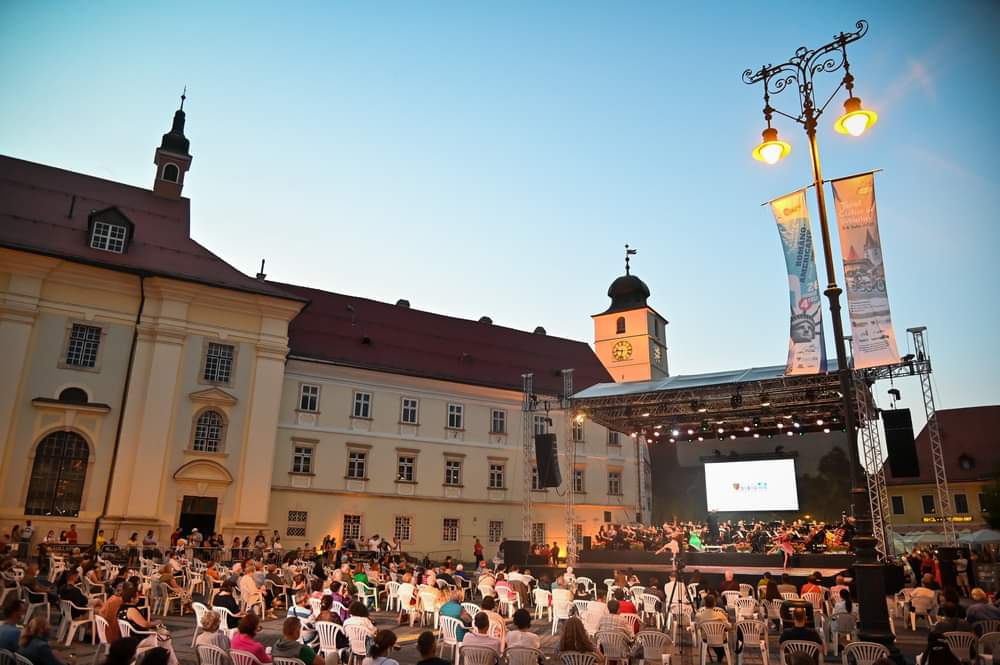 You are currently viewing La Sibiu începe proiectul „Concerte estivale. Zilele Muzicale Româno-Americane”