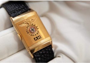Read more about the article Ceasul de aur al lui Hitler este scos la licitație cu un preț de pornire de 2 milioane de dolari