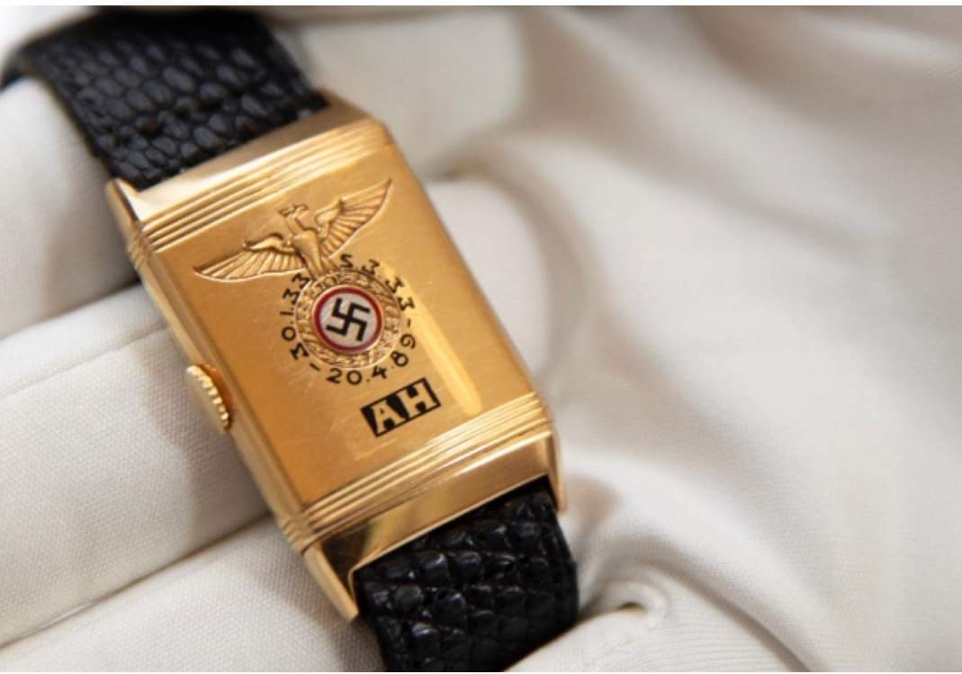 You are currently viewing Ceasul de aur al lui Hitler este scos la licitație cu un preț de pornire de 2 milioane de dolari