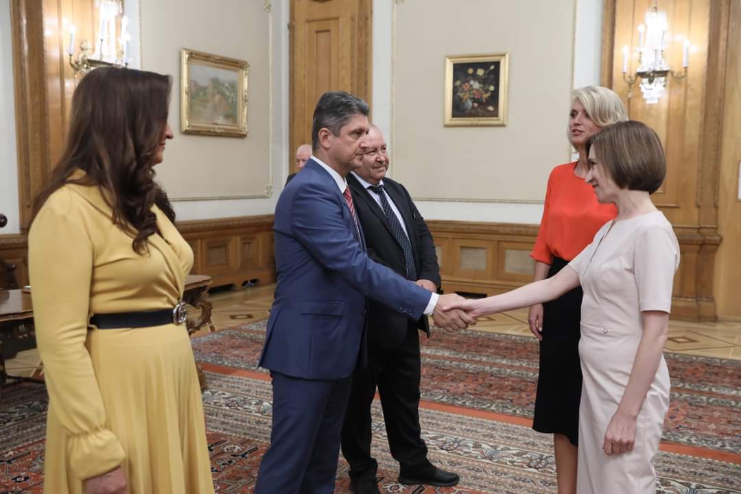 You are currently viewing Senatorul Titus Corlățean a militat, la întâlnirea cu Maia Sandu, pentru acordarea unui sediu adecvat, pentru Mitropolia Basarabiei