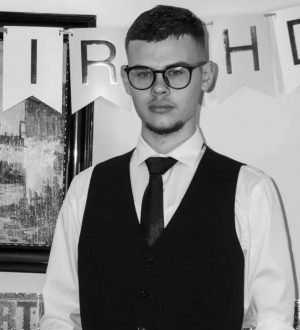 Read more about the article Continuăm seria tinerilor de excepție cu Ștefan Oană, student la Teologie