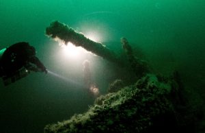 Read more about the article Rămăşiţele unei nave vechi de 400 de ani, descoperite pe fundul unui râu din Germania