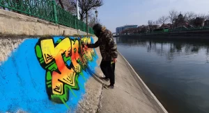 Read more about the article Atenție, dacă sunteți pasionați de grafitti și vă place să desenați pe clădiri. De ieri, amenzile au crescut până la 6 000 de lei
