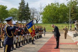Read more about the article Nicolae Ciucă, la Mărășești: Apartenența noastră la Uniunea Europeană și la NATO reprezintă garanția stabilității economice și a securității militare