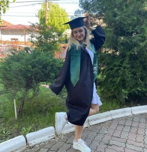 Read more about the article Povestea tinerilor excepționali continuă cu Alexandra Nica, o absolventă de succes, admisă la 6 universități străine