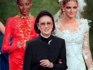 Read more about the article Primul designer japonez primit în Camera de Couture a Franței – Hanae Mori – a murit la vârsta de 96 de ani