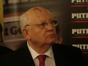 Read more about the article A murit Mihail Gorbaciov