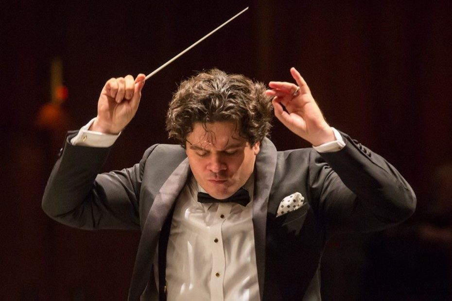 You are currently viewing Românul Cristian Măcelaru va conduce Orchestra Națională a Franței până în 2027