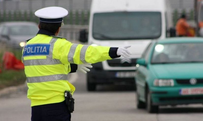 You are currently viewing Trafic aglomerat, pe un carosabil umed, în această dimineață. Vezi recomandările polițiștilor pentru o deplasare în siguranță