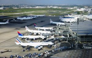 Read more about the article MAE, atenţionare de călătorie pentru Franța, din cauza unei greve a controlorilor de trafic aerian