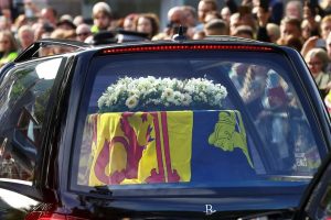 Read more about the article Cortegiul funerar al suveranei britanice a început călătoria spre Edinburgh