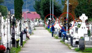 Read more about the article Semafoare montate într-un cimitir din Piatra-Neamț