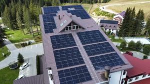 Read more about the article Pe Hotel Peștera, au fost amplasate panouri fotovoltaice