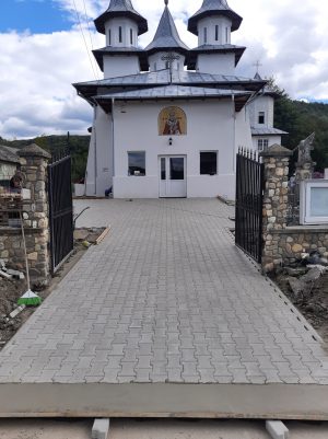 Read more about the article Încep lucrările la căile de acces în lăcașurile de cult din Voinești