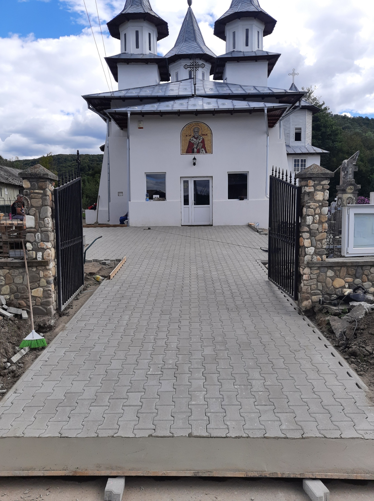You are currently viewing Încep lucrările la căile de acces în lăcașurile de cult din Voinești