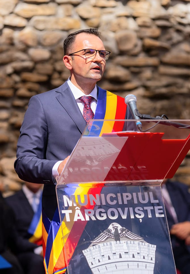 You are currently viewing Insule ecologice digitalizate, pentru eficientizarea colectării selective a deșeurilor în Târgoviște