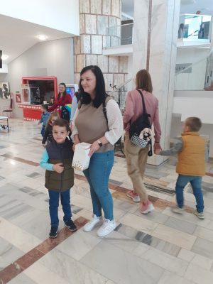 Read more about the article Teatrul, o adevărată terapie pentru micuții beneficiari ai Centrului de zi ,,Sfânta Maria” din Târgoviște