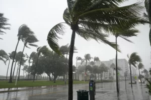 Read more about the article Uraganul Ian a lovit noaptea trecută vestul statului Florida, cu o viteză de 240 Km/oră